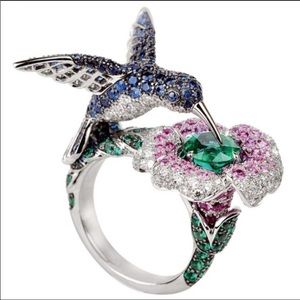 Beautiful statement ring! Hummingbird size 10
